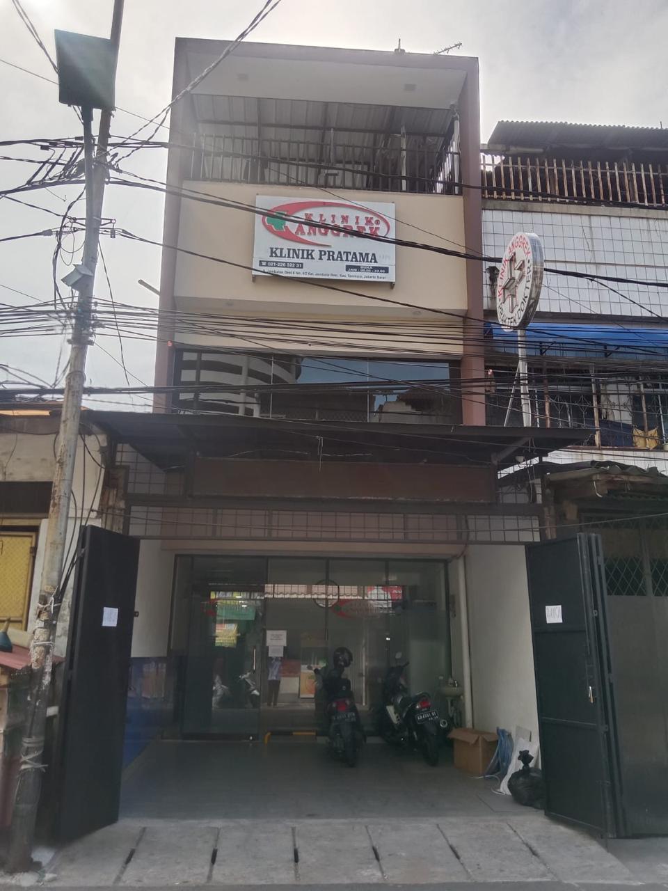 Klinik Anggrek Jembatan Besi